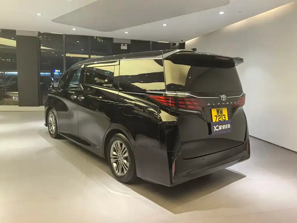 Toyota Alphard — фото 5