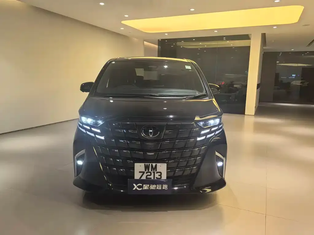 Toyota Alphard — фото 2