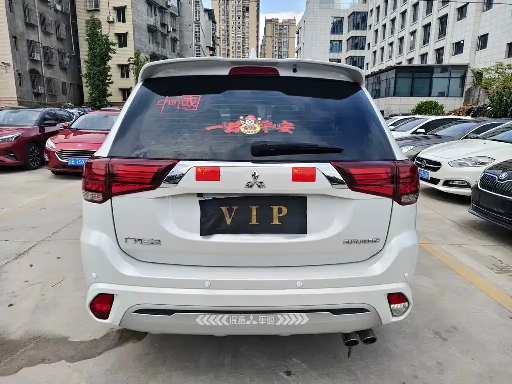 Mitsubishi Outlander — фото 4
