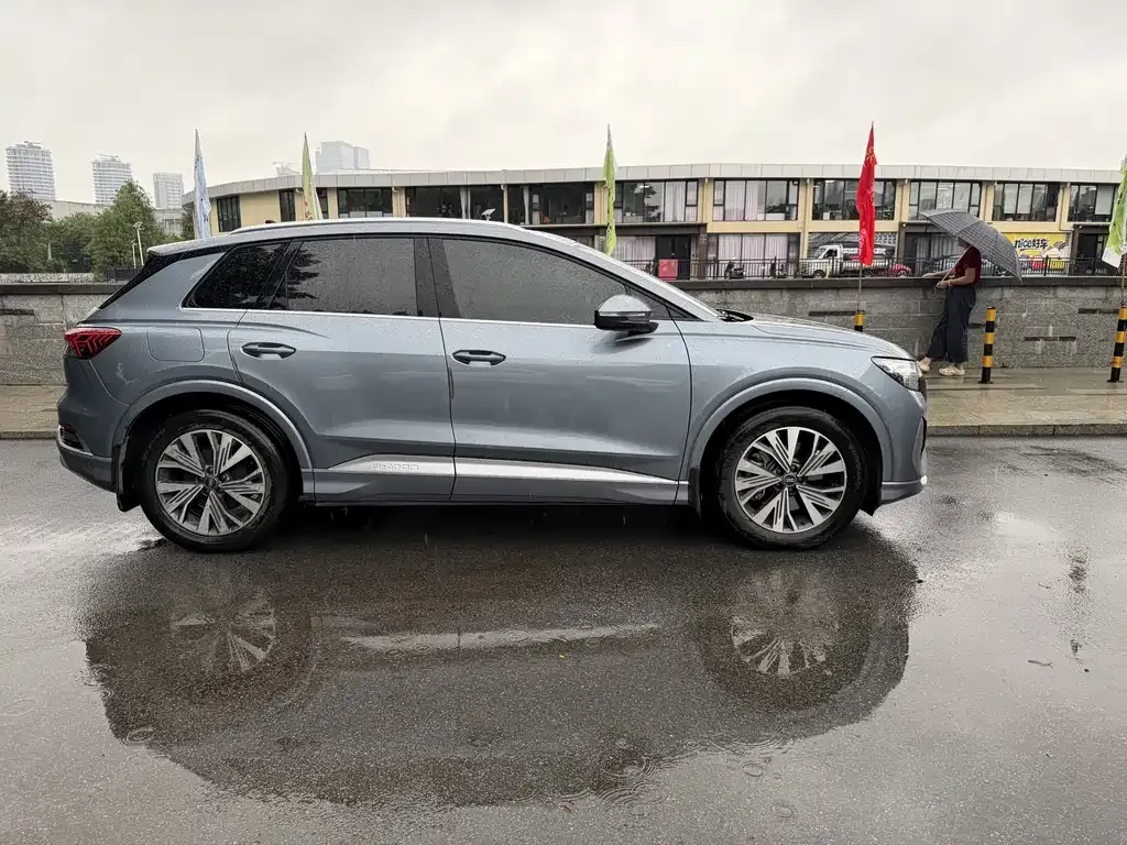 Audi Q4 e-tron — фото 6