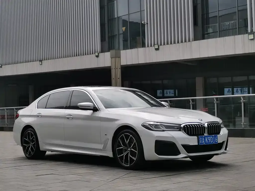 BMW 5 Series — фото 4