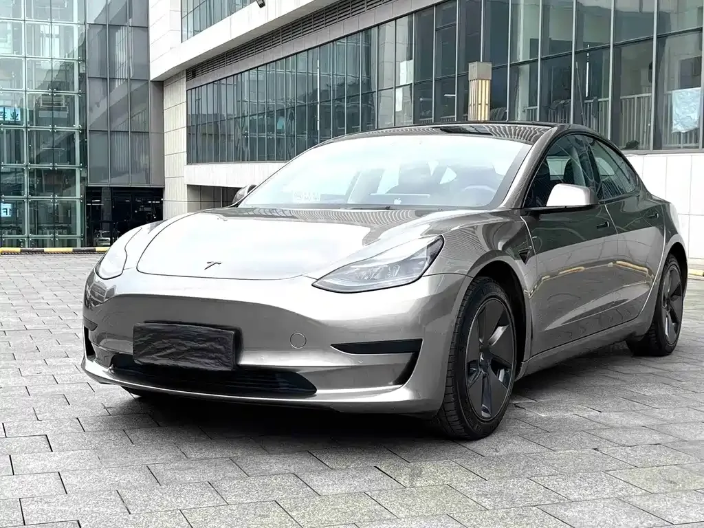 Tesla Model 3 — фото 1
