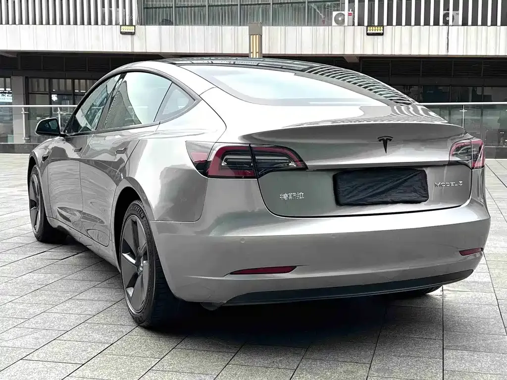 Tesla Model 3 — фото 5
