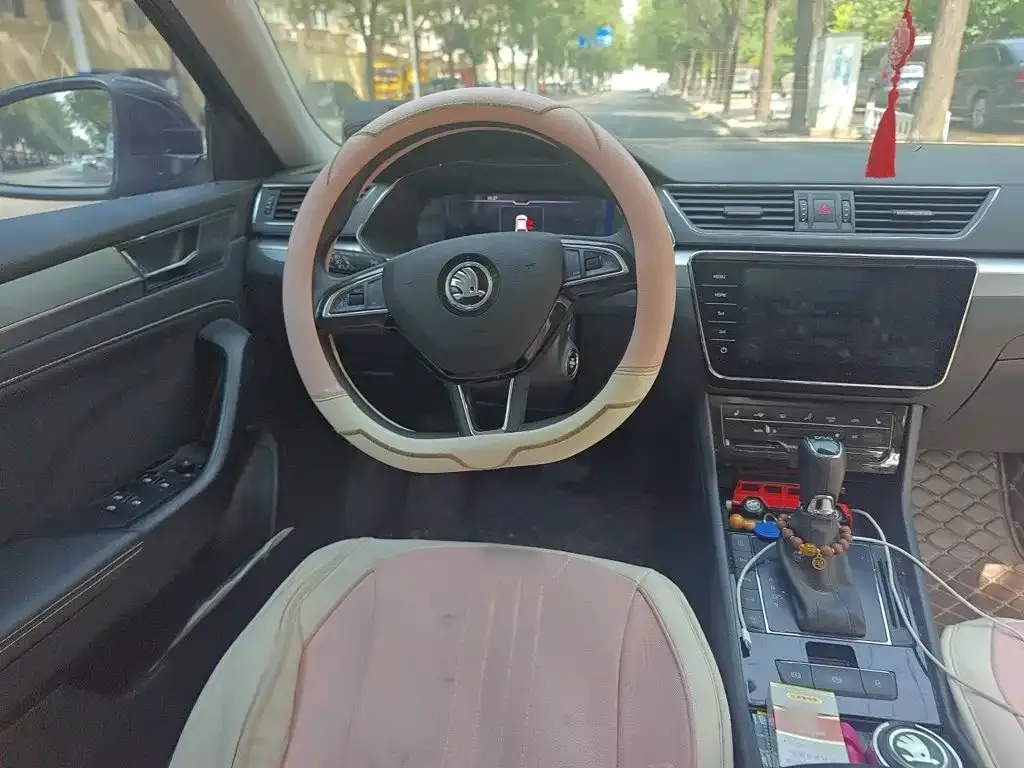 Skoda Superb — фото 9