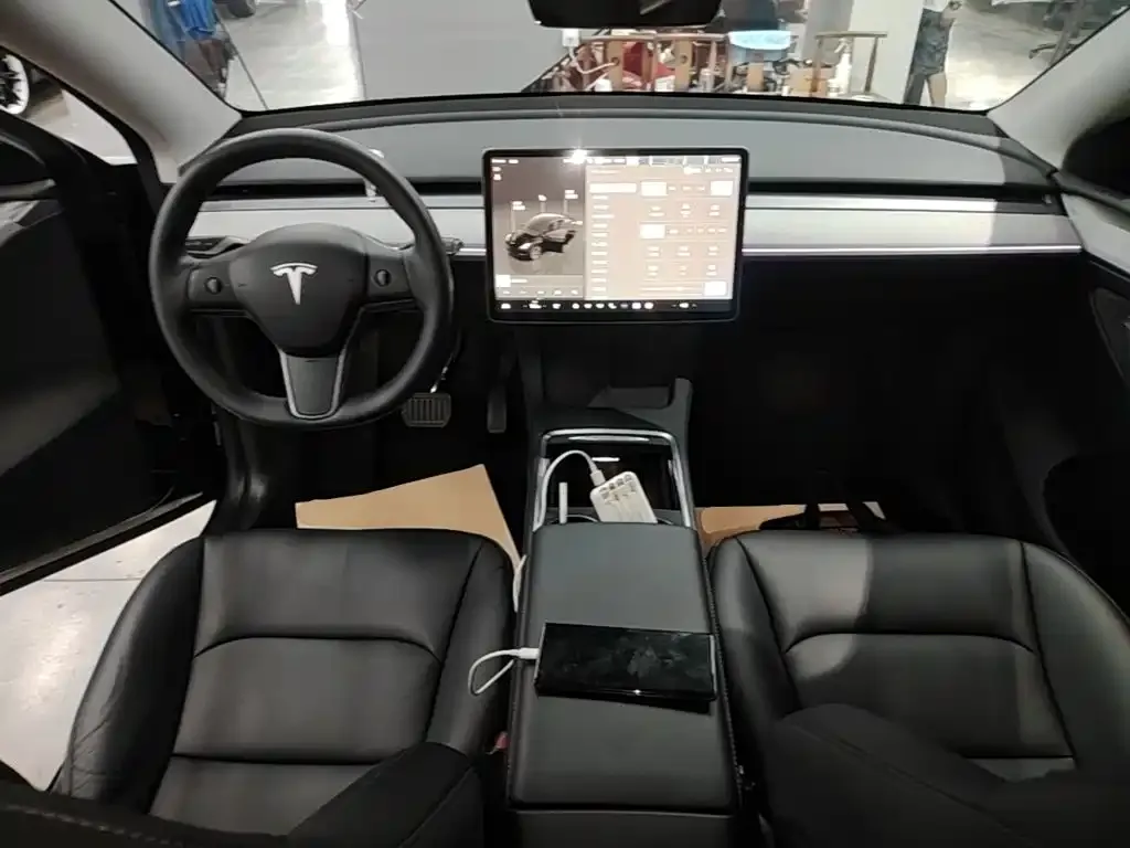 Tesla Model Y — фото 2