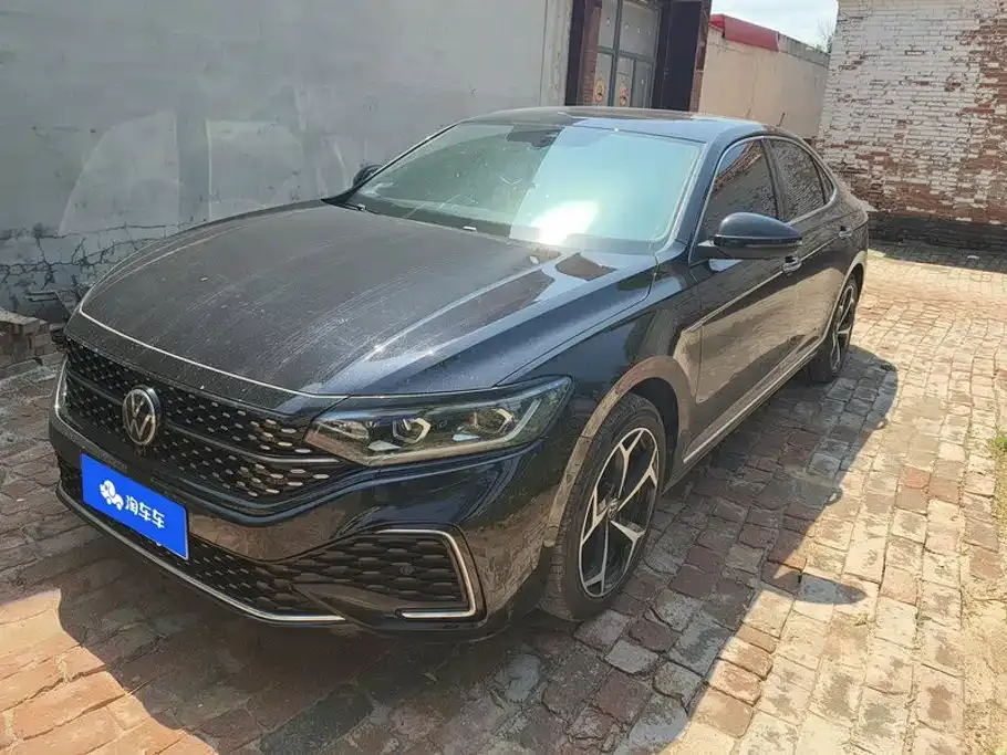Volkswagen Passat — фото 1