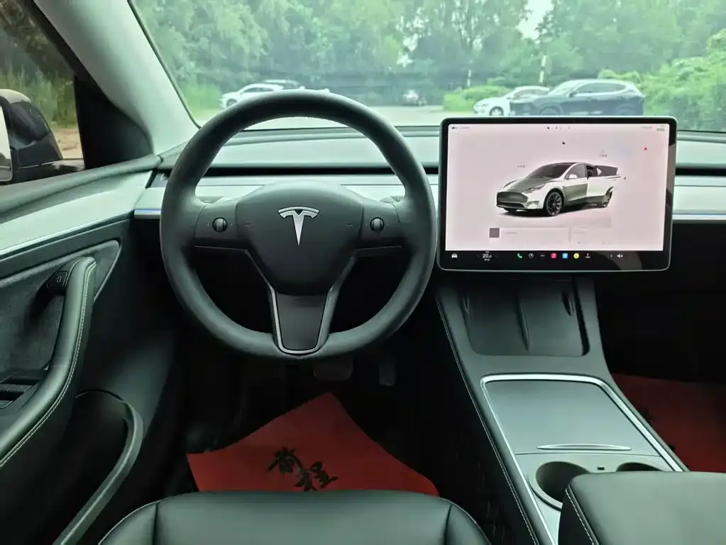 Tesla Model Y — фото 2
