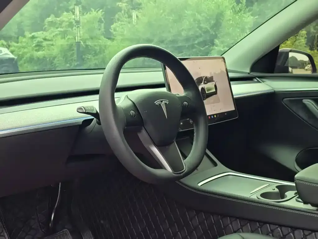 Tesla Model Y — фото 3