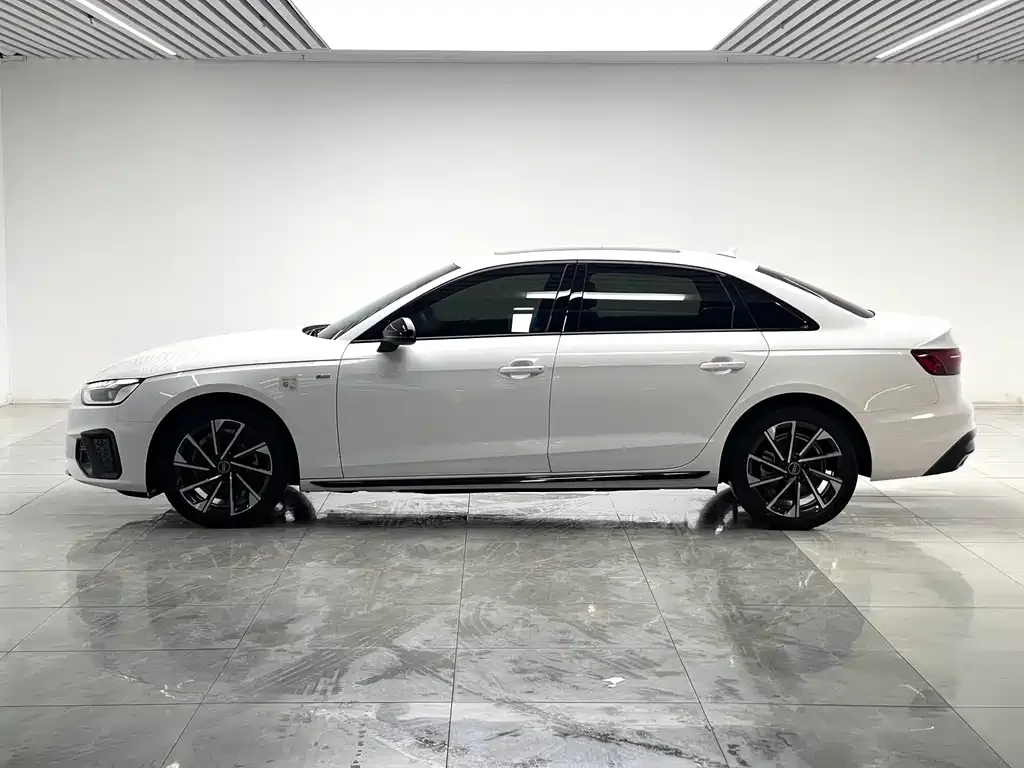 Audi A4L — фото 5