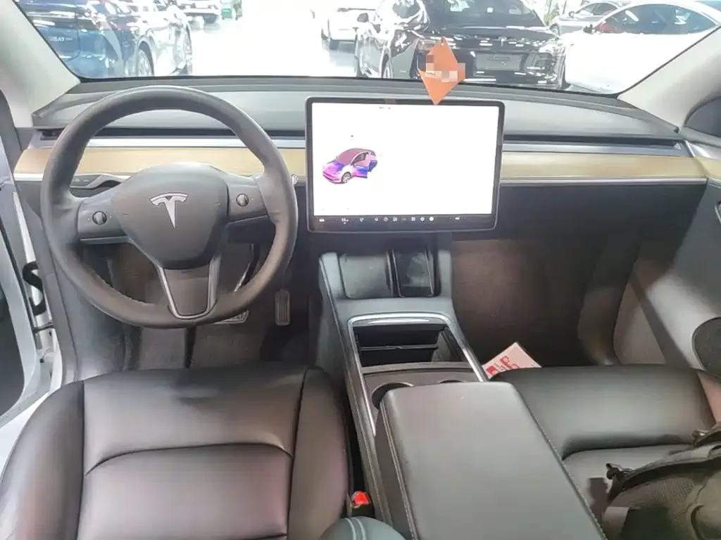 Tesla Model Y — фото 6