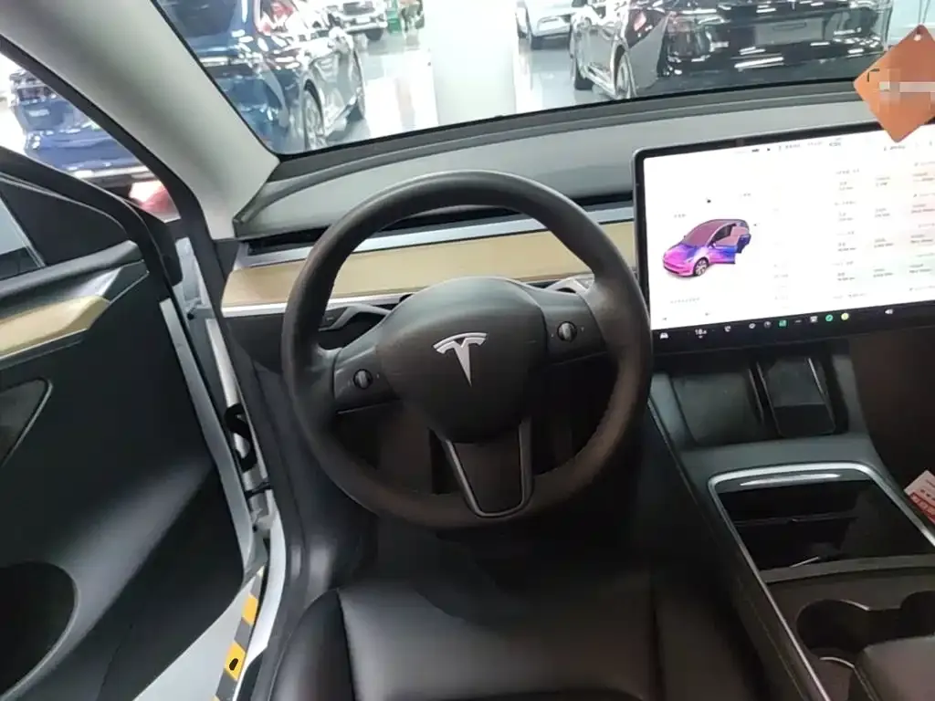 Tesla Model Y — фото 8