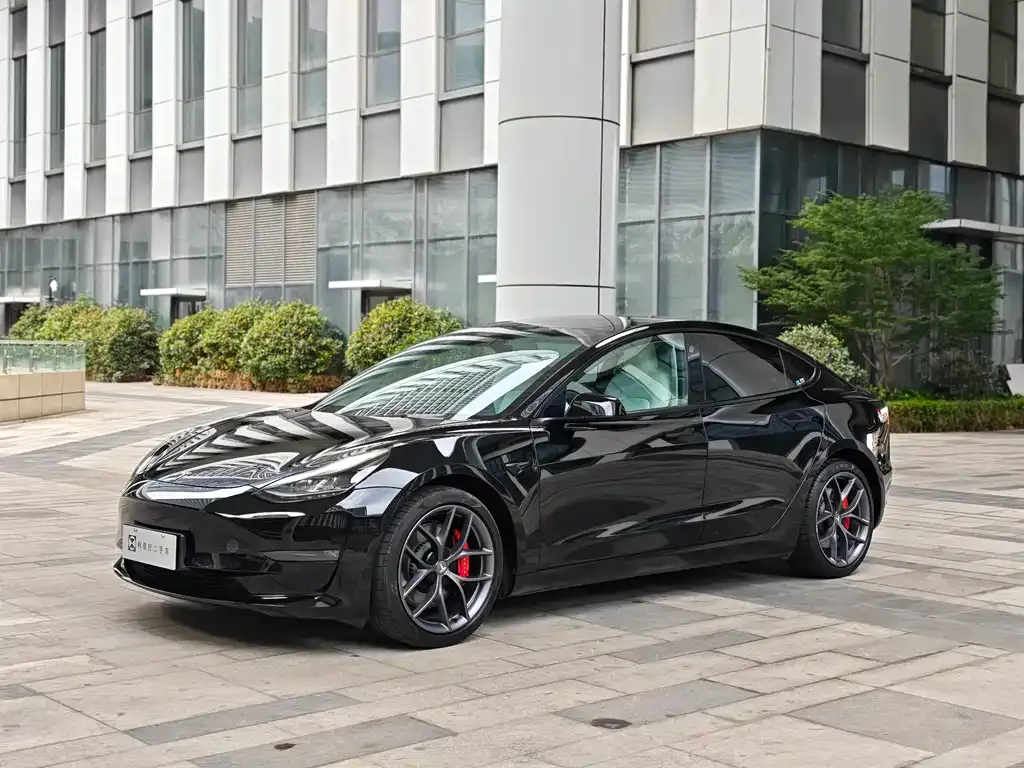 Tesla Model 3 — фото 1