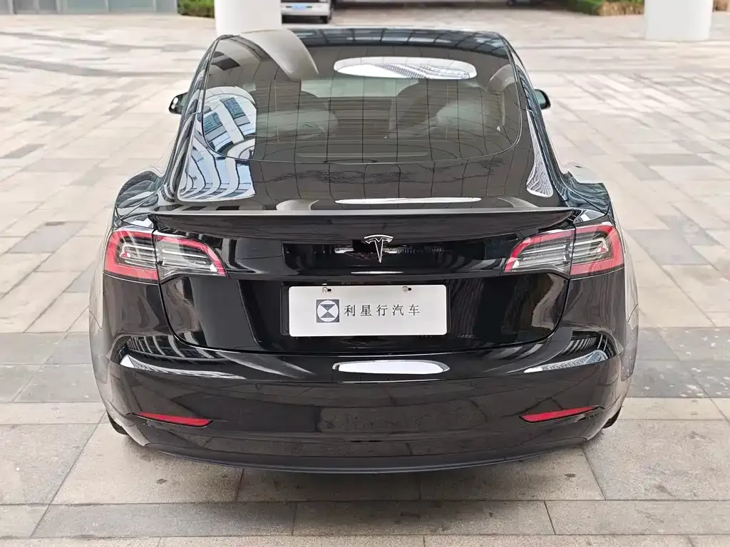 Tesla Model 3 — фото 10
