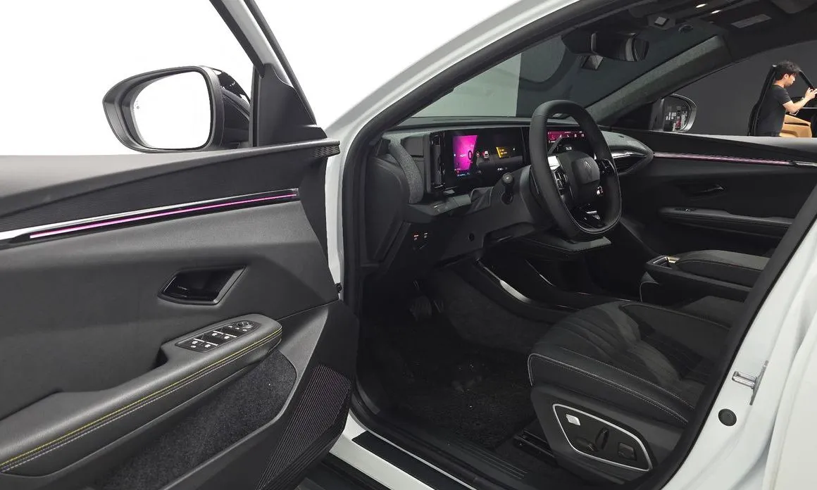 Renault Korea (Samsung) Scenic 2026 из KR, фото 6