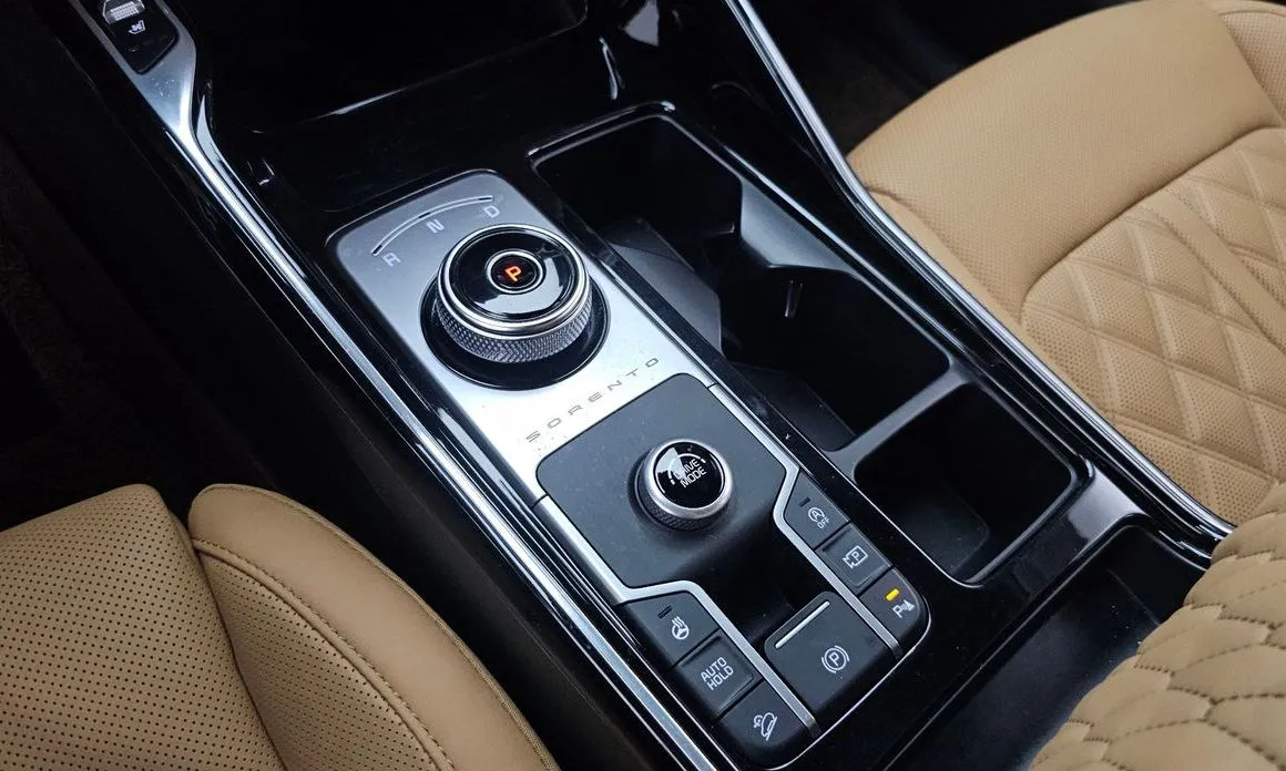 Kia Sorento — фото 7