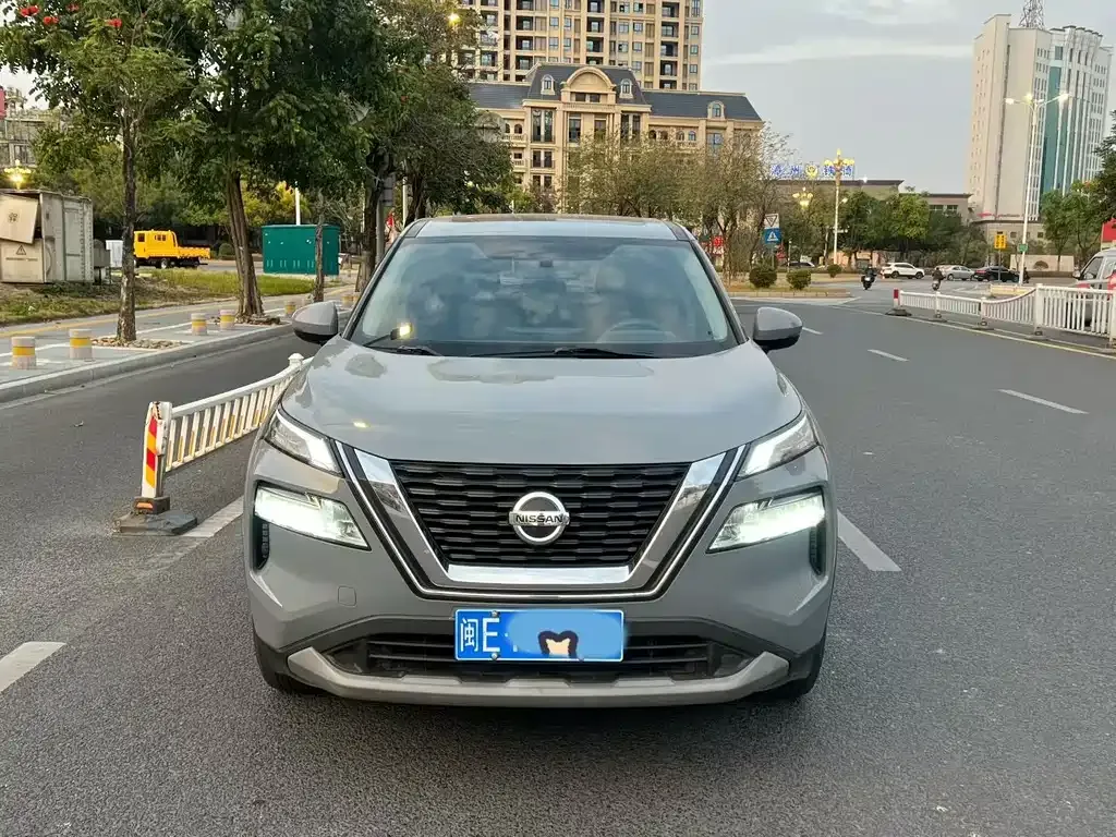 Nissan X-Trail — фото 1