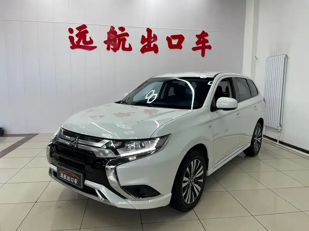 Mitsubishi Outlander — фото 1