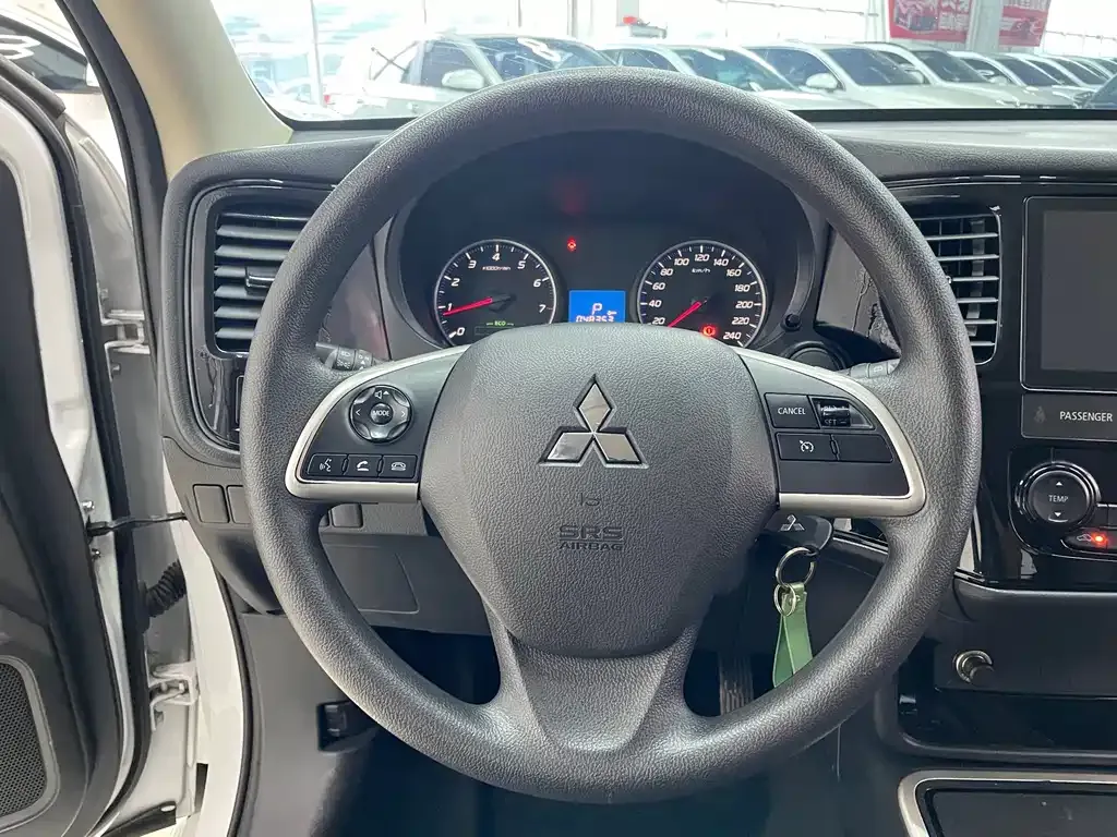 Mitsubishi Outlander — фото 5