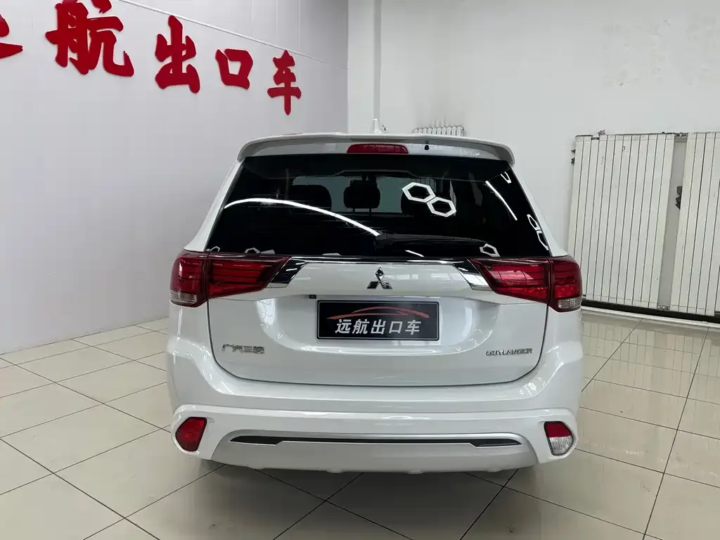 Mitsubishi Outlander — фото 8