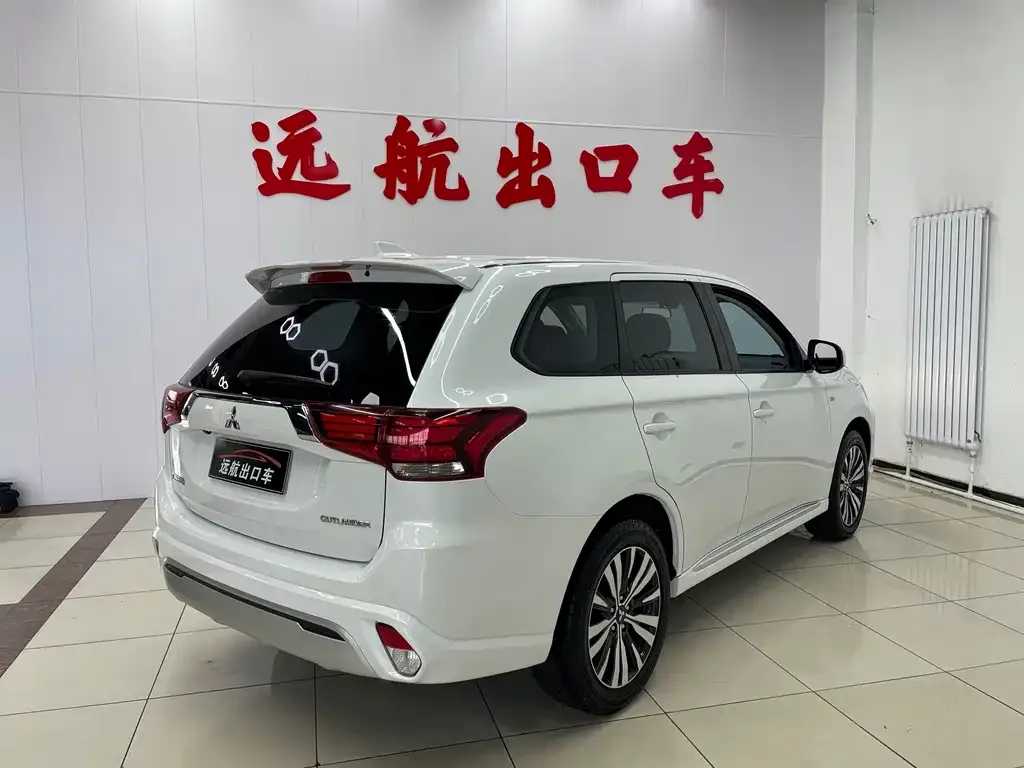Mitsubishi Outlander — фото 4
