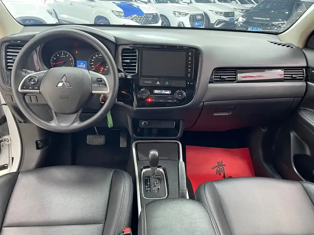 Mitsubishi Outlander — фото 3