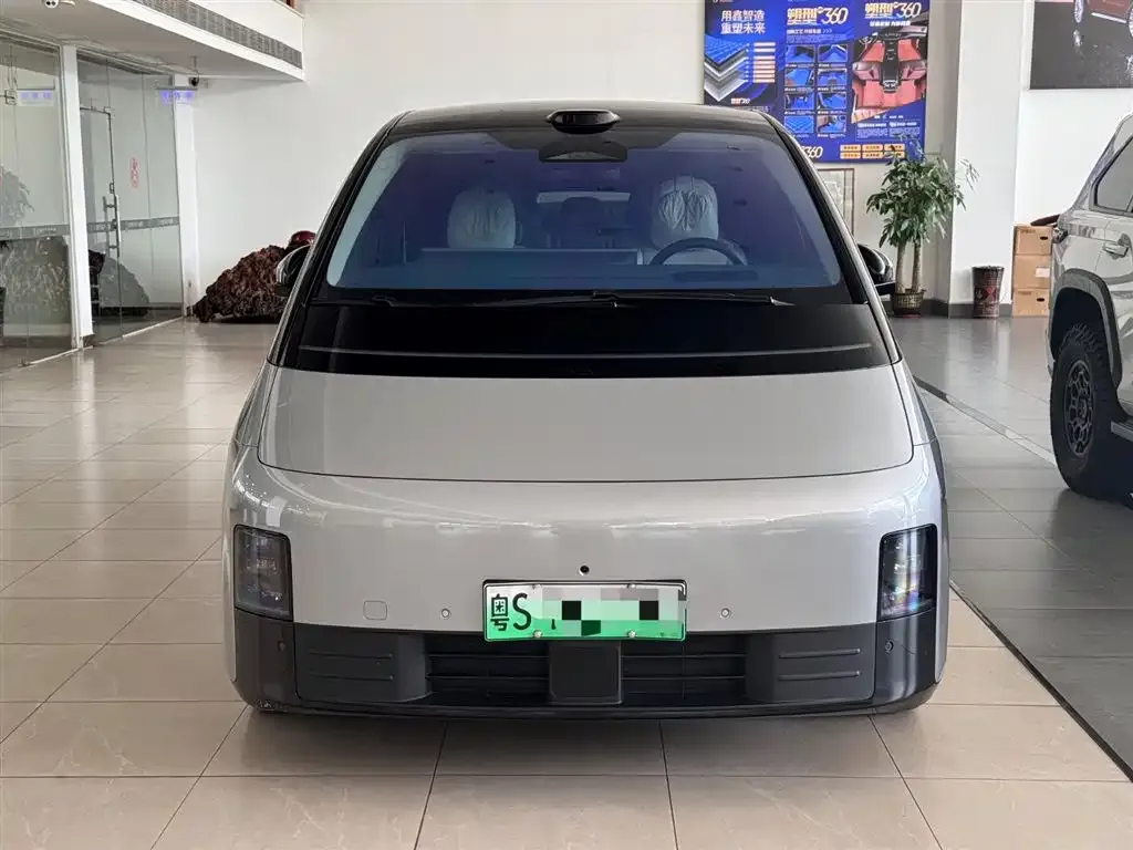 Li Auto MEGA — фото 1