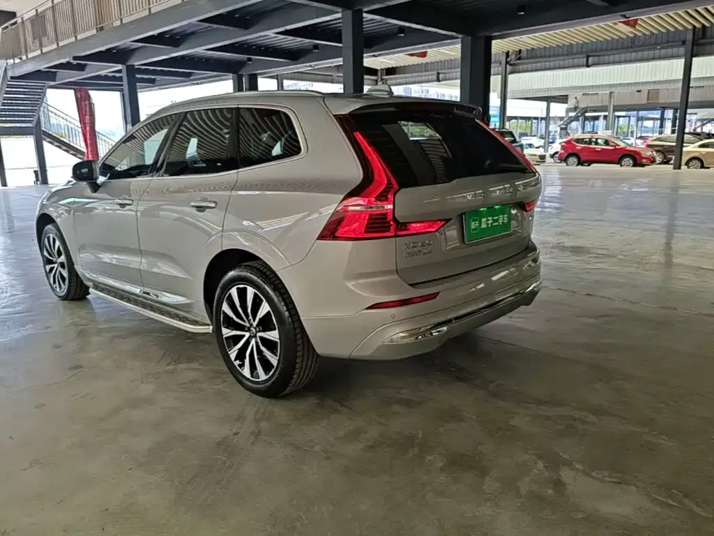 Volvo XC60 — фото 9