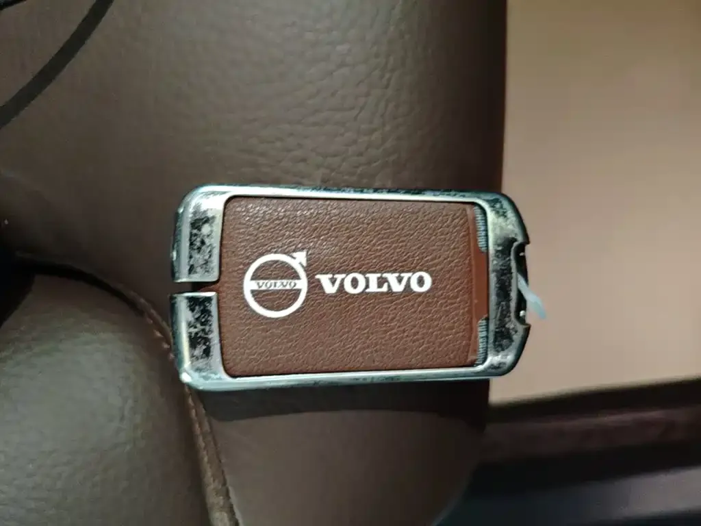 Volvo XC60 — фото 4