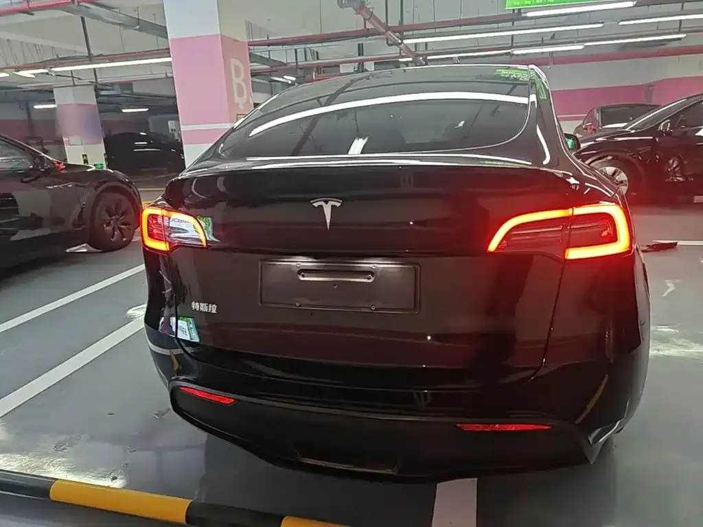 Tesla Model Y — фото 4