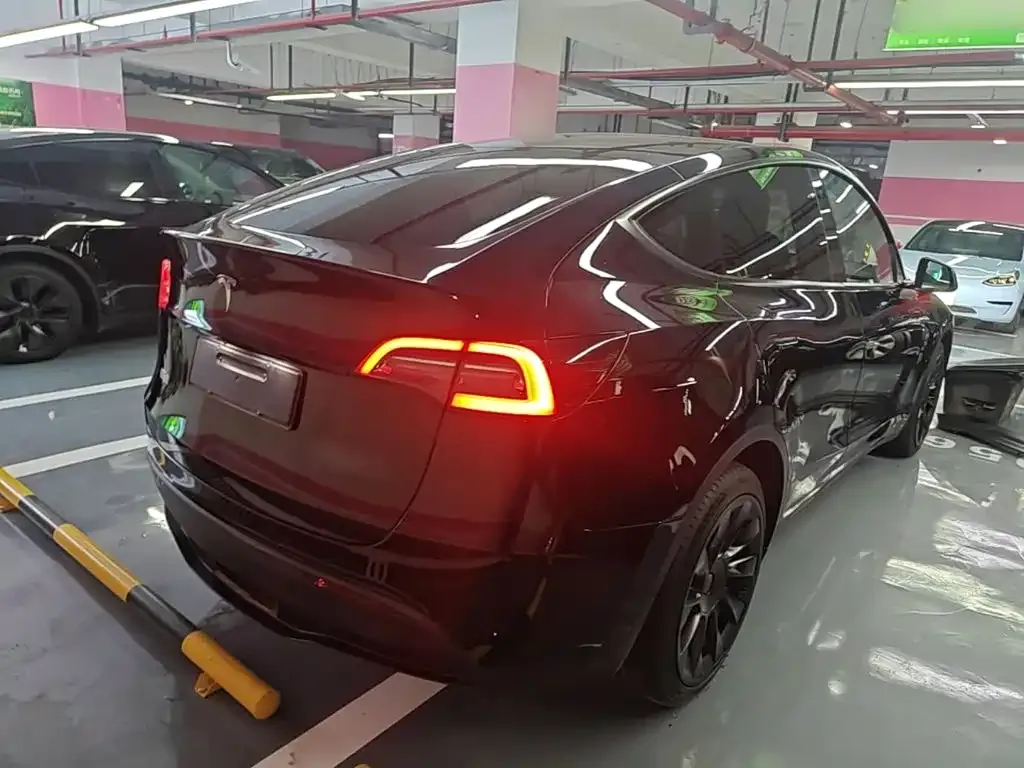 Tesla Model Y — фото 6