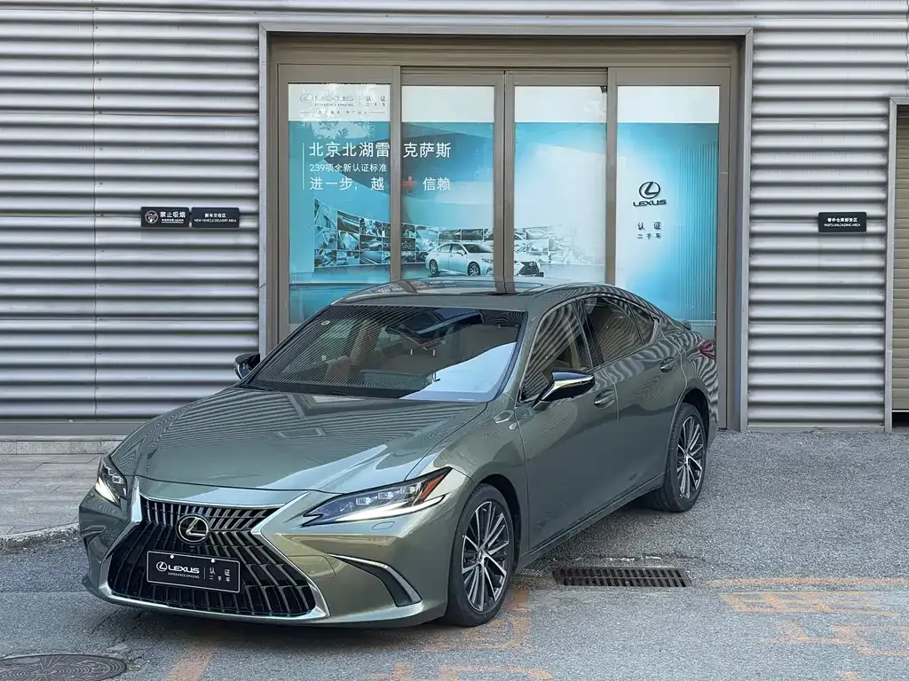 Lexus ES — фото 1