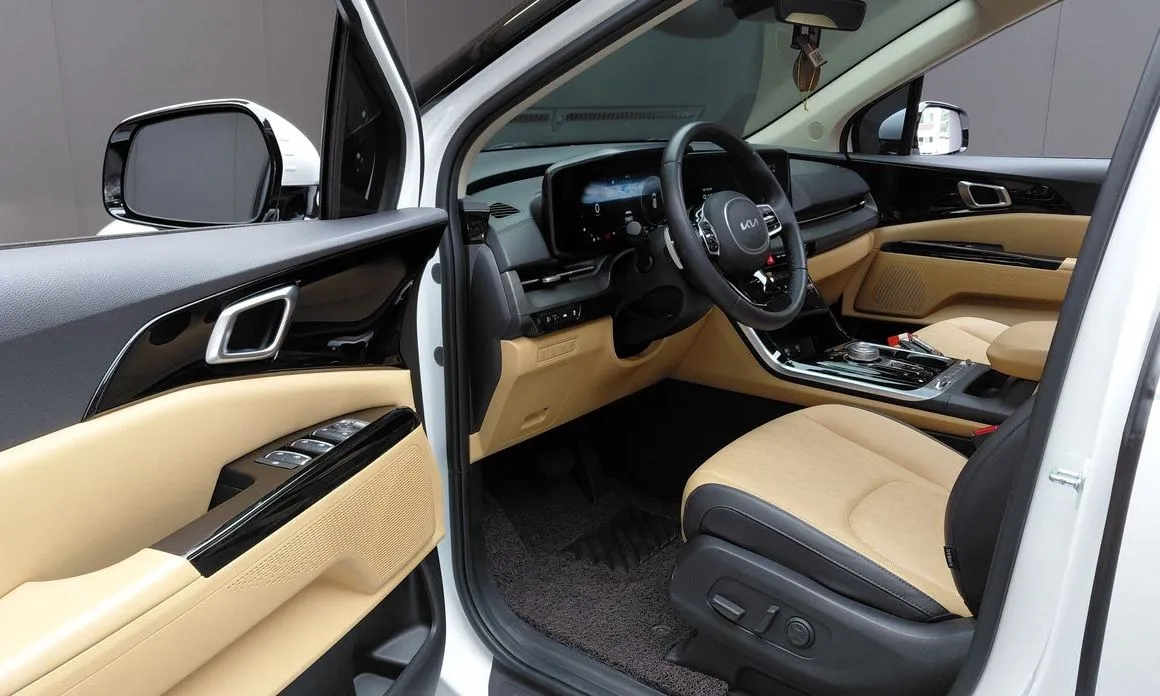 Kia Carnival — фото 10