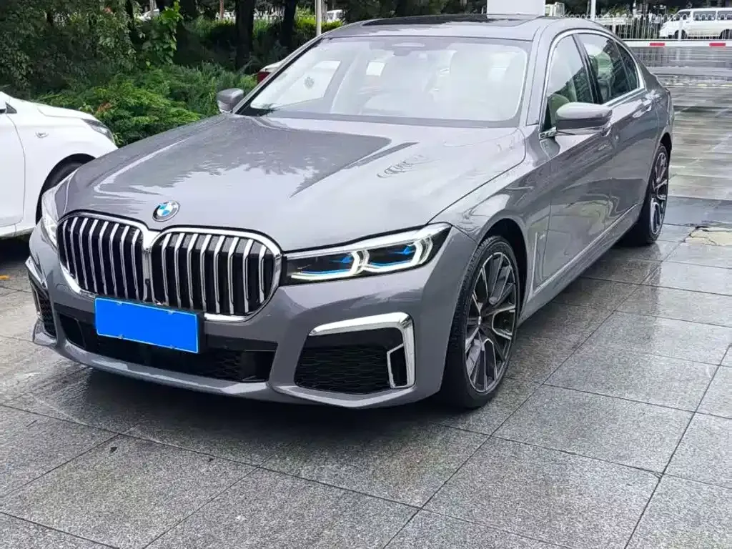 BMW 7 Series — фото 1