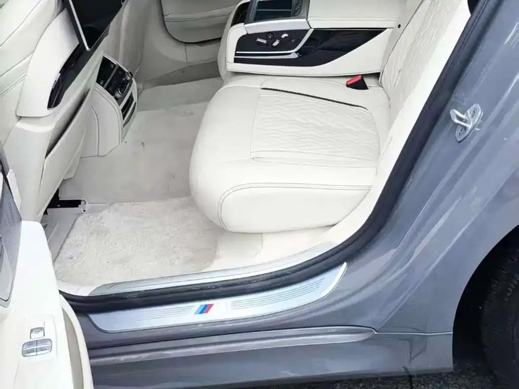 BMW 7 Series — фото 5