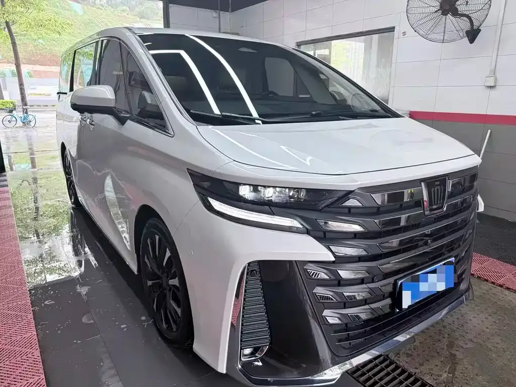 Toyota Vellfire — фото 10