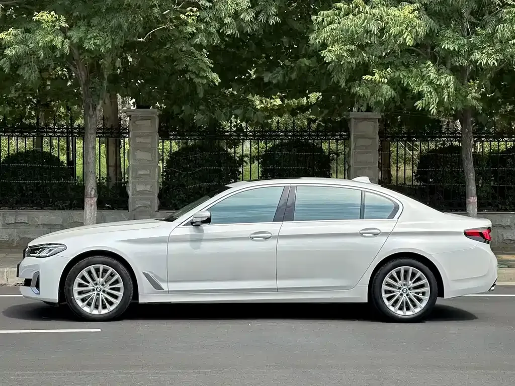 BMW 5 Series — фото 4