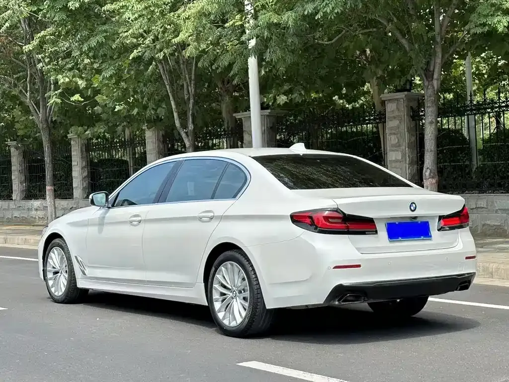 BMW 5 Series — фото 8