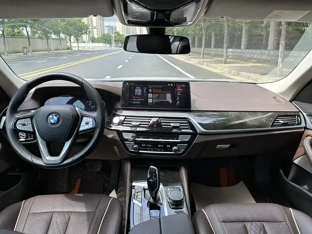 BMW 5 Series — фото 10