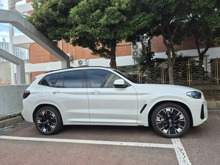 BMW iX3 2023 из KR, фото 10