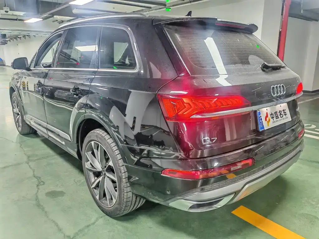 Audi Q7 — фото 8
