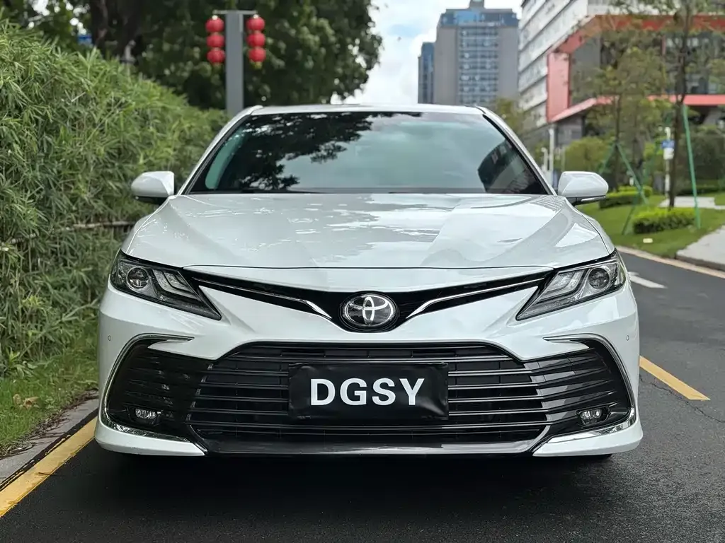 Toyota Camry — фото 7