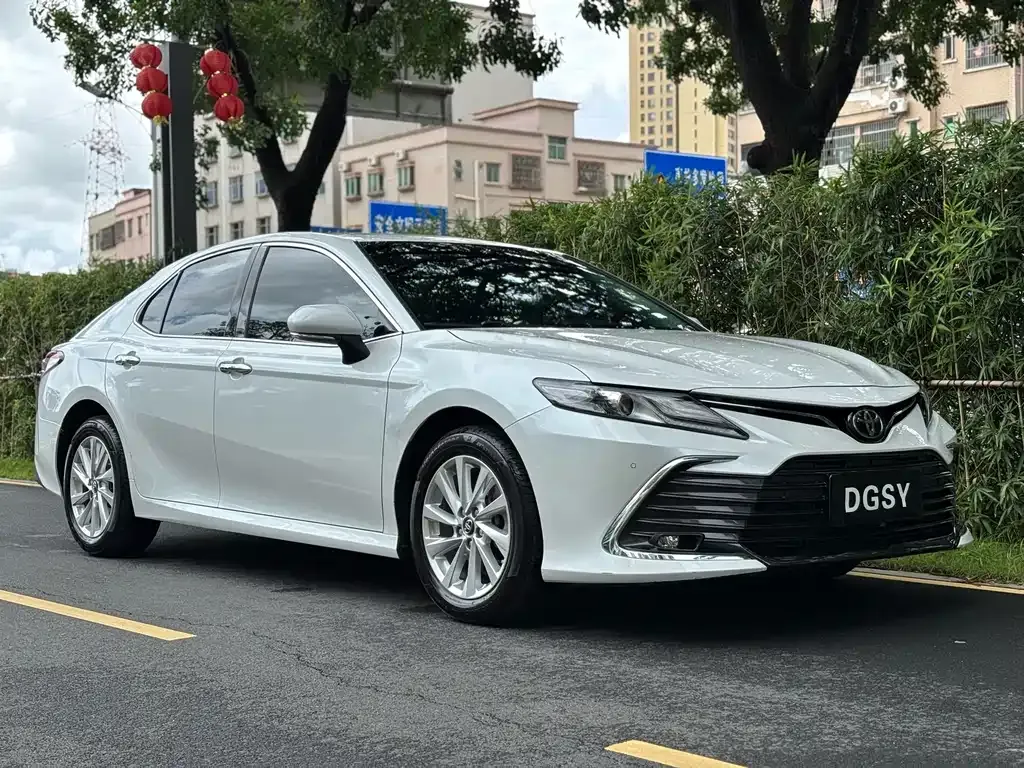 Toyota Camry — фото 9