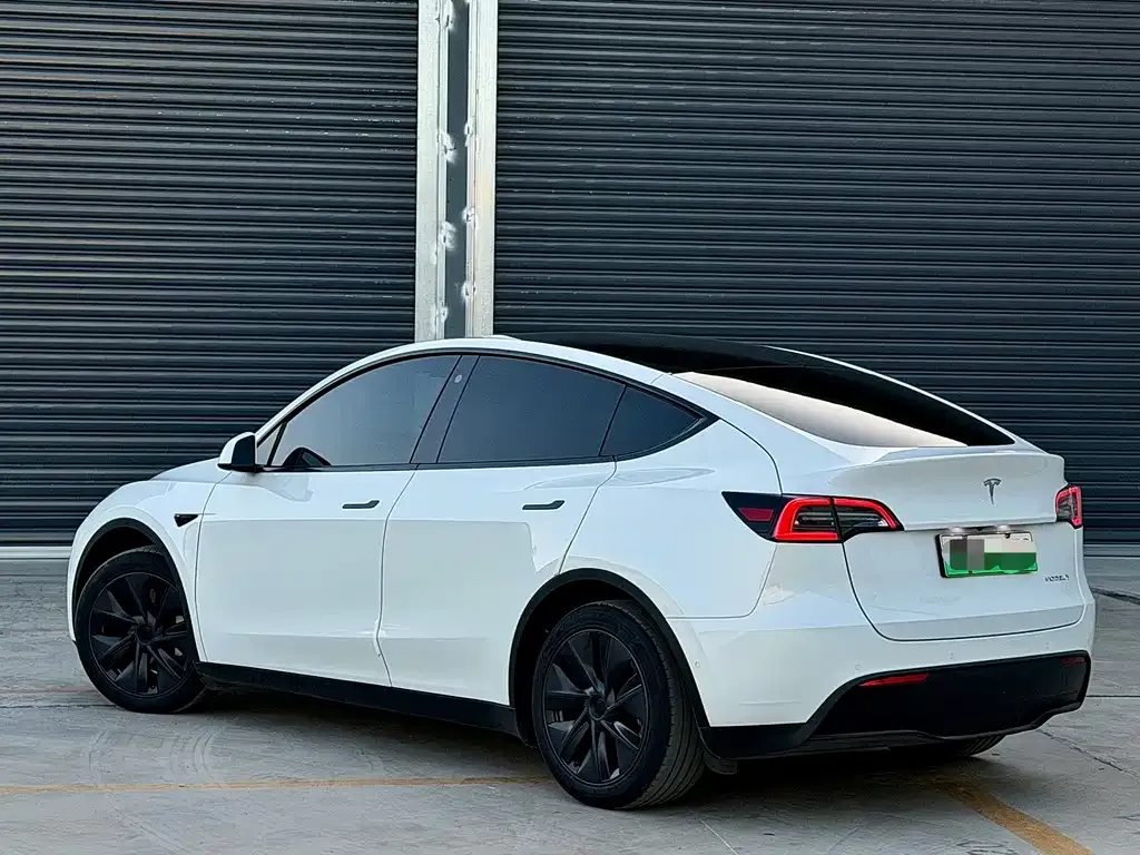 Tesla Model Y — фото 7
