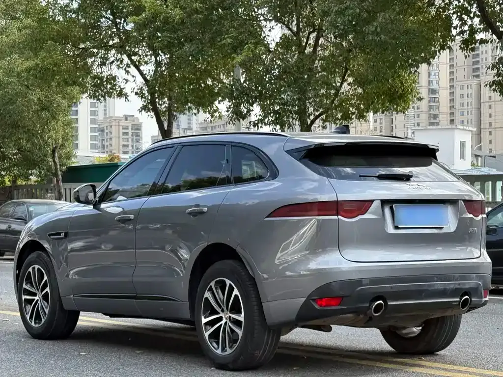 Jaguar F-PACE — фото 2