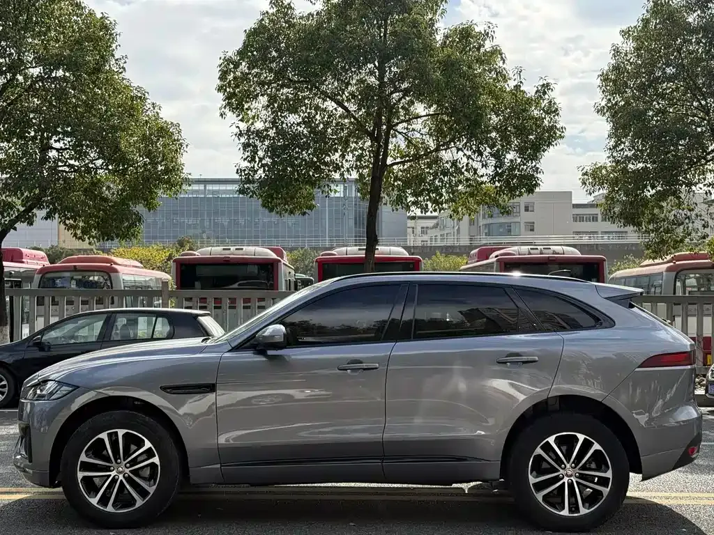 Jaguar F-PACE — фото 10