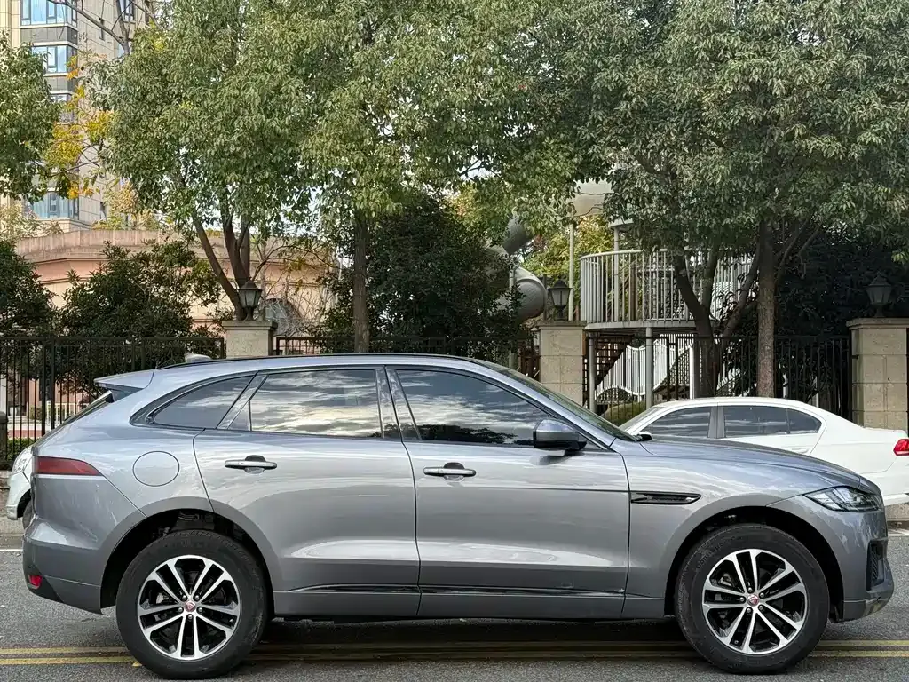 Jaguar F-PACE — фото 9