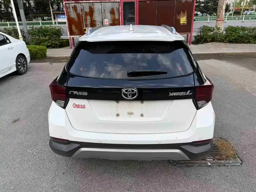 Toyota Yaris L — фото 2