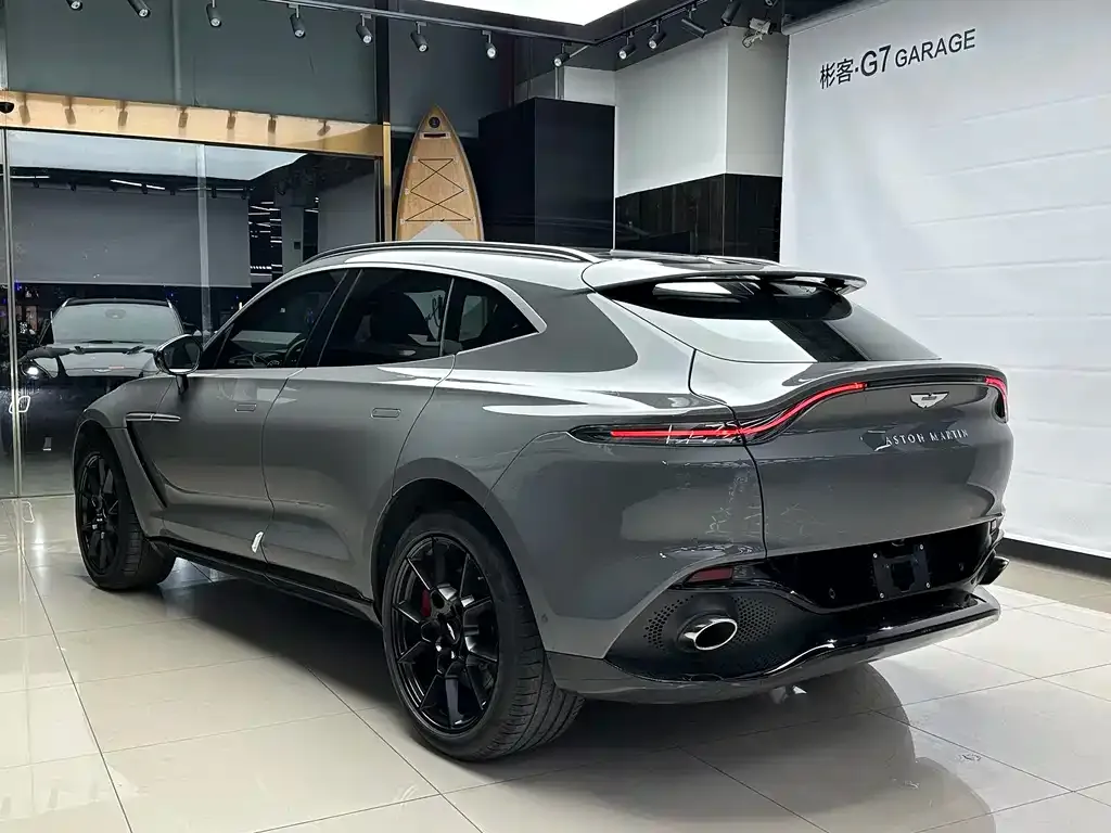 Aston Martin DBX — фото 7