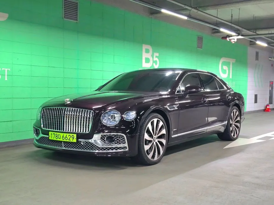 Bentley Flying Spur — фото 1