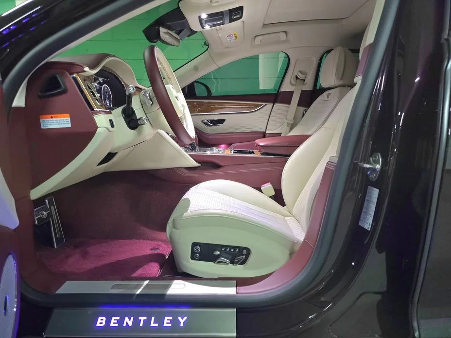 Bentley Flying Spur — фото 10